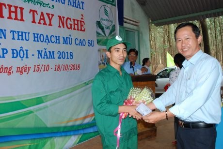 Cao su Chư Prông đồng loạt tổ chức hội thi tay nghề